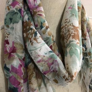 💐💐Multi-colored Floral Scarf💐💐